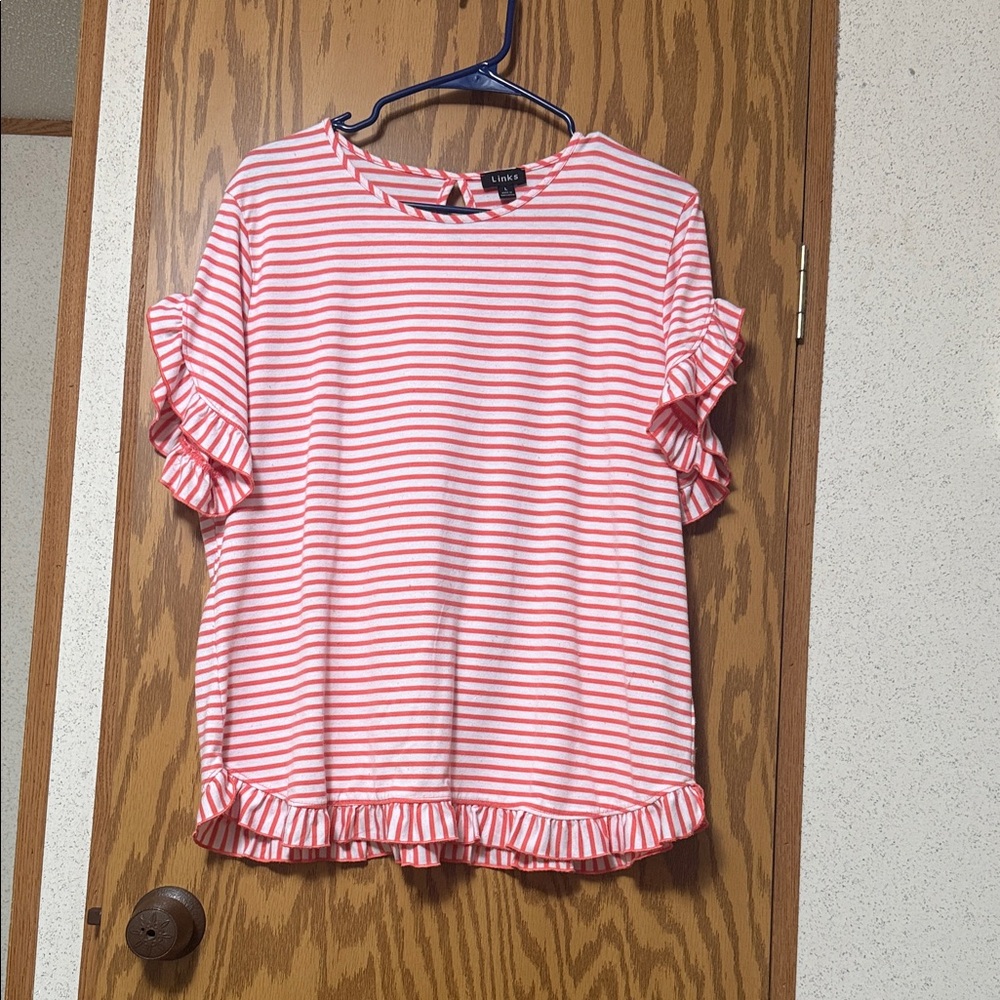 Two Links Top and Capri Sets